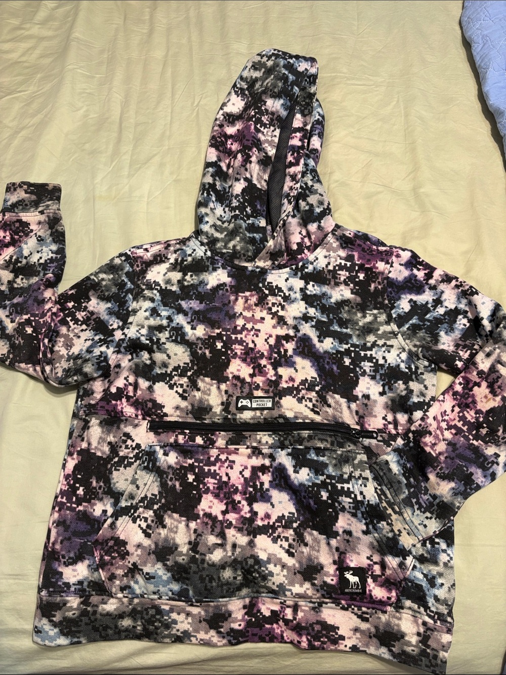 Abercrombie Kids gaming hoodie with controller pocket, size 13/14